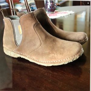 El Naturalista chocolate brown suede boots size 39